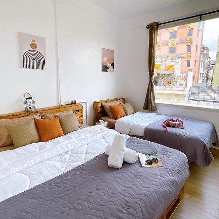 Lively And Cozy Canal House ,Entire House 曼谷 外观 照片