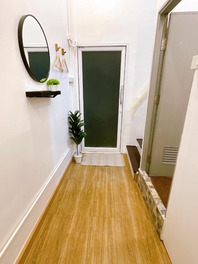 Lively And Cozy Canal House ,Entire House 曼谷 外观 照片